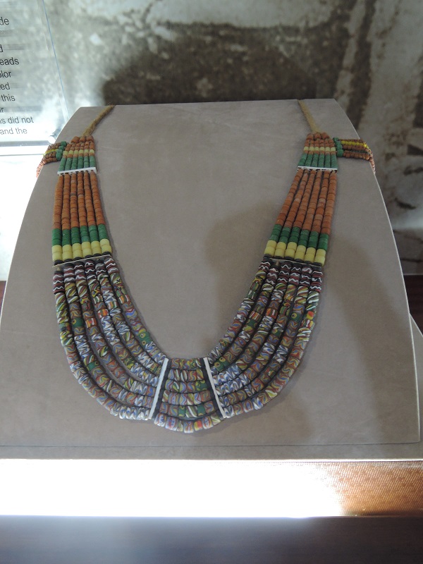 1F 原住民文物展示室-琉璃珠