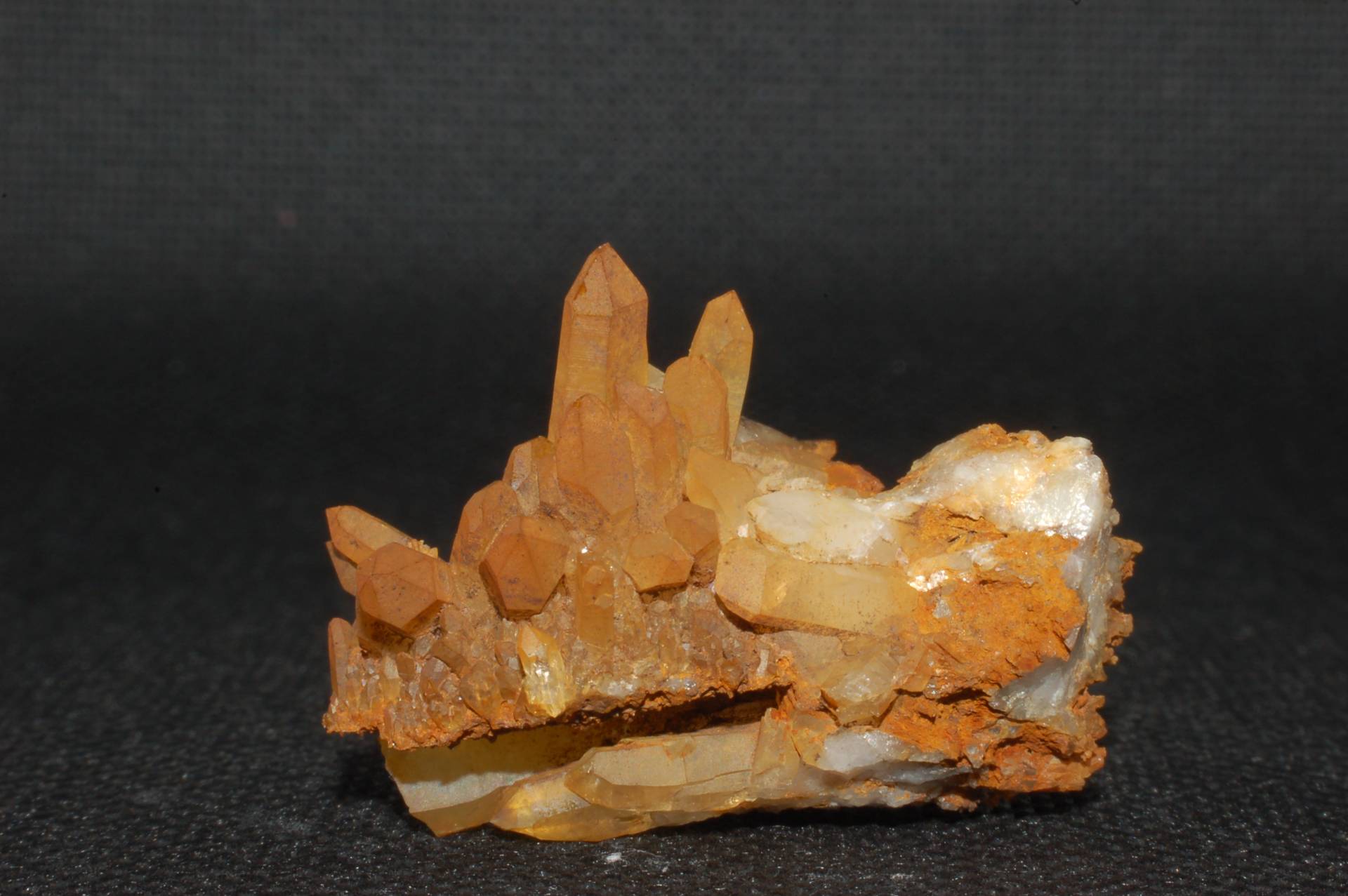 萬大溪產 - 水晶