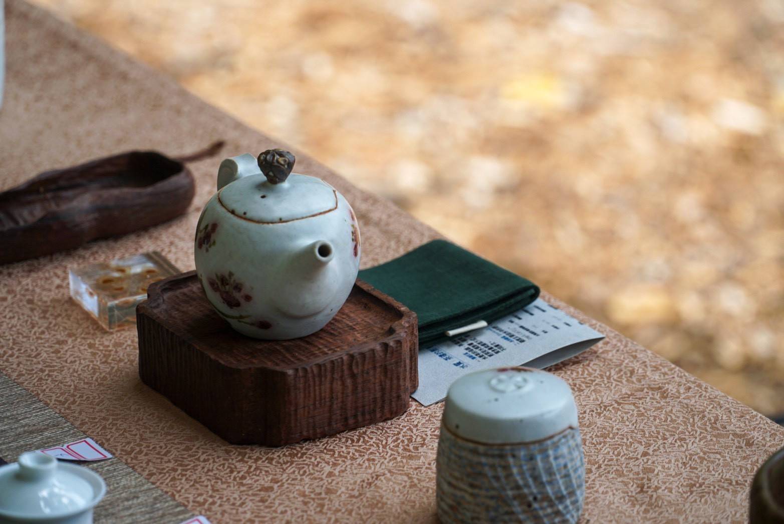 ▲在暖陽照耀的櫻花樹下，沖一杯熱茶放鬆身心