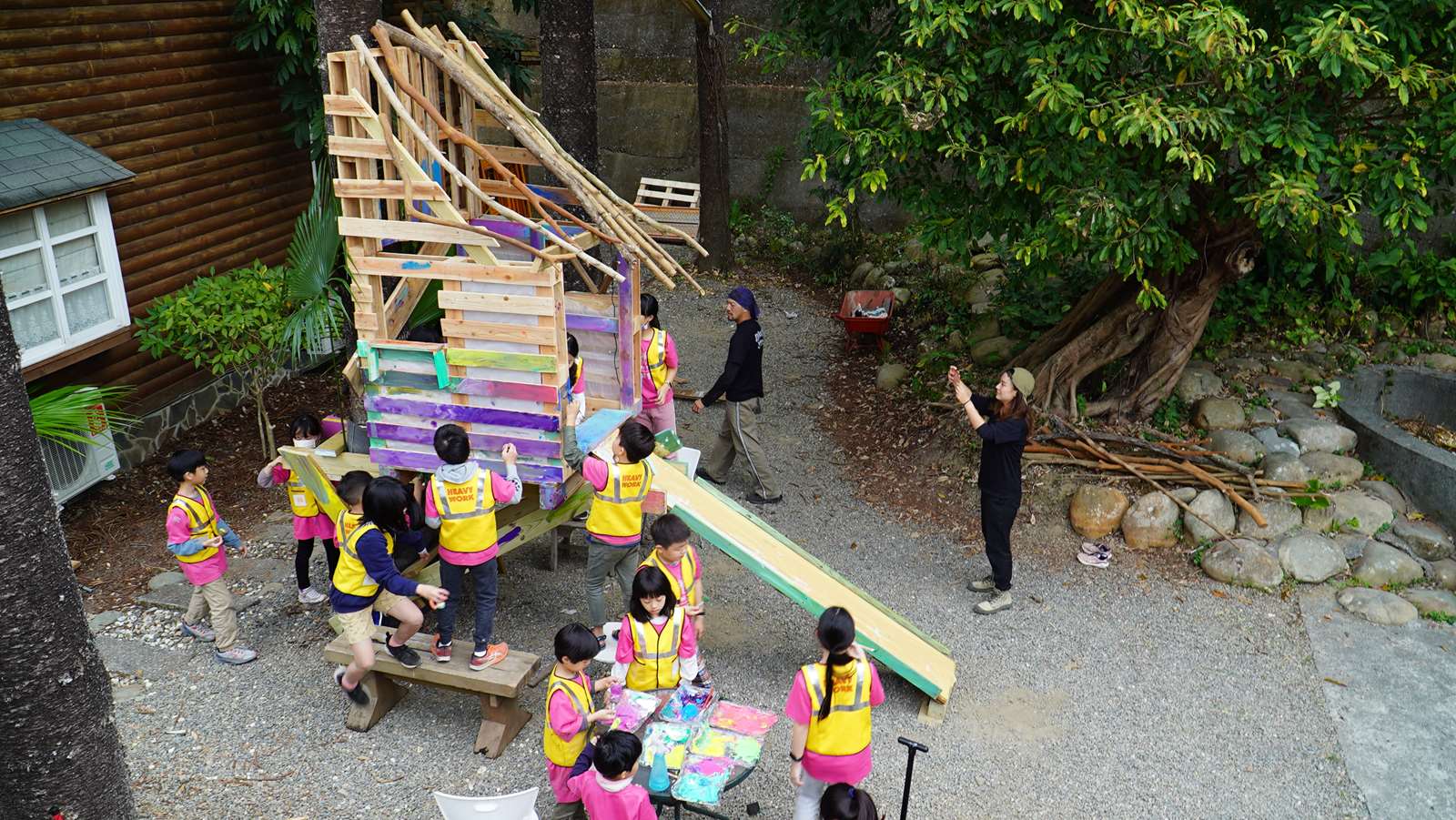 將舊木材賦予新生。照片提供：台灣樹屋學會