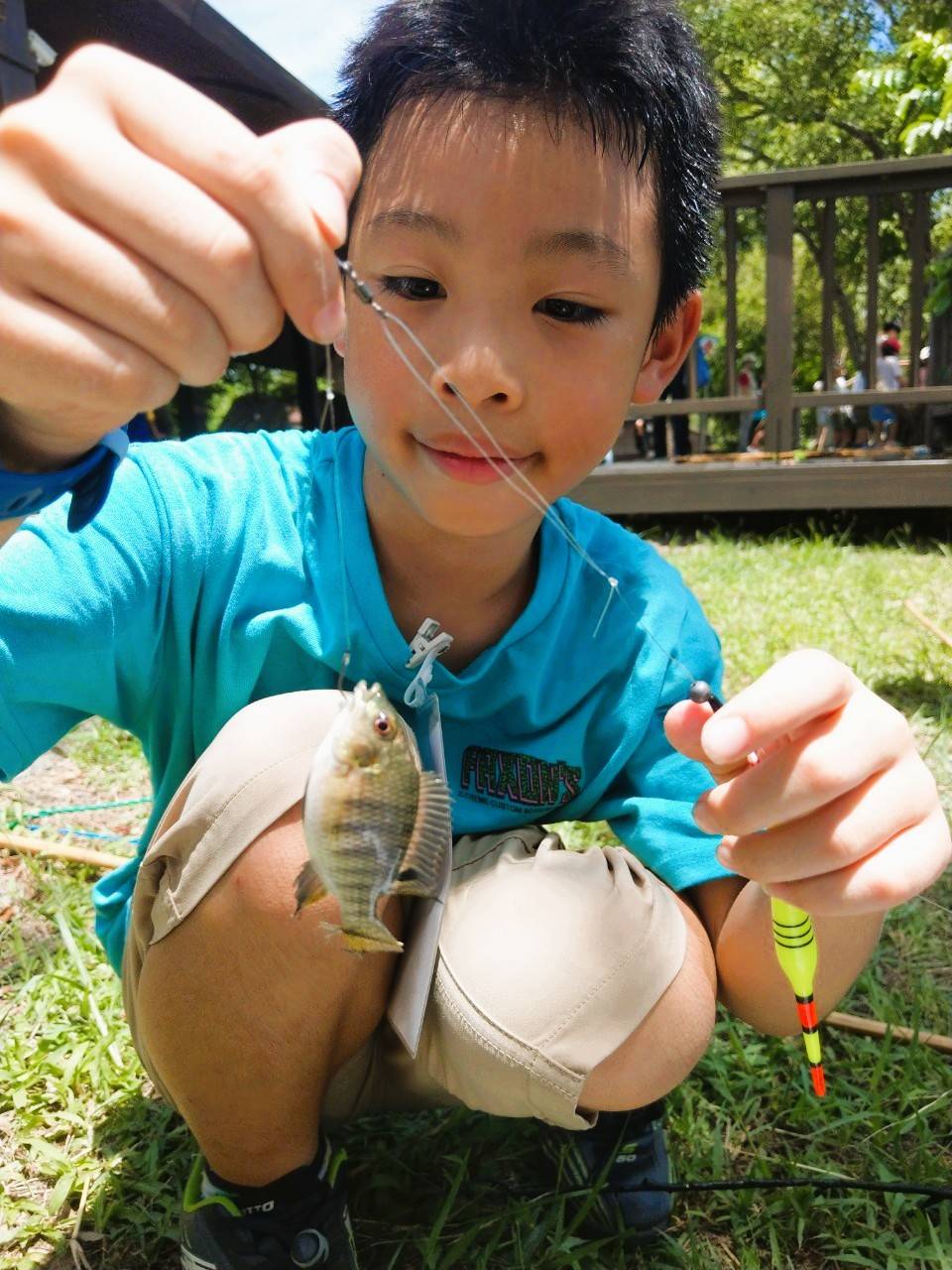 以釣竿展開水下家戶普查，觀察水中精靈的身體構造與運動方式