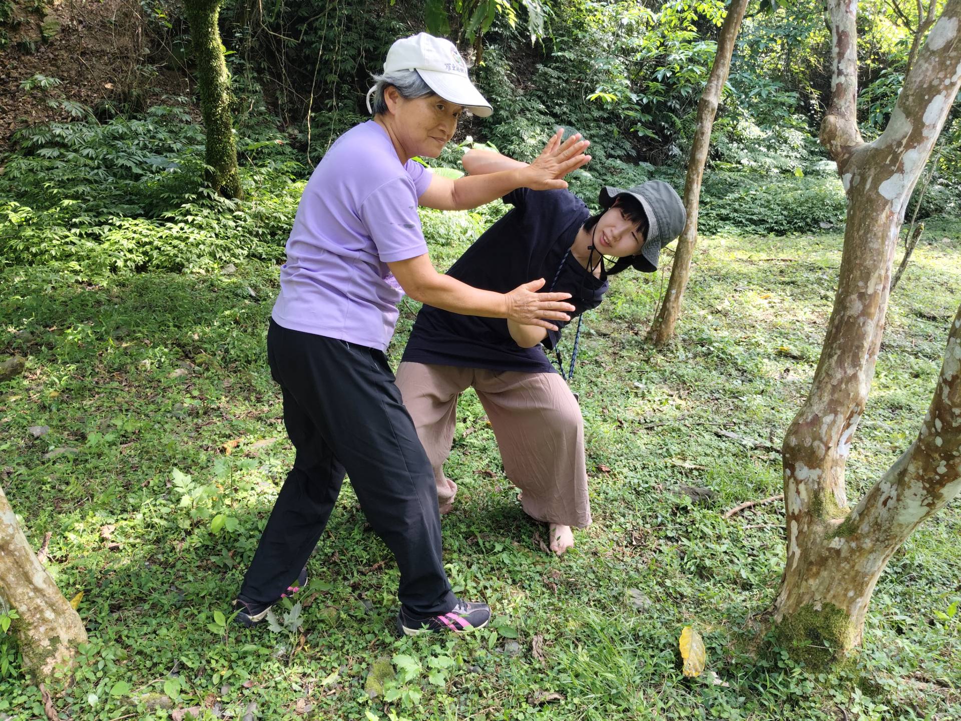 同樣的運動,在森林中比在室內環境效果更好,帶你重視的長輩一起來吧!