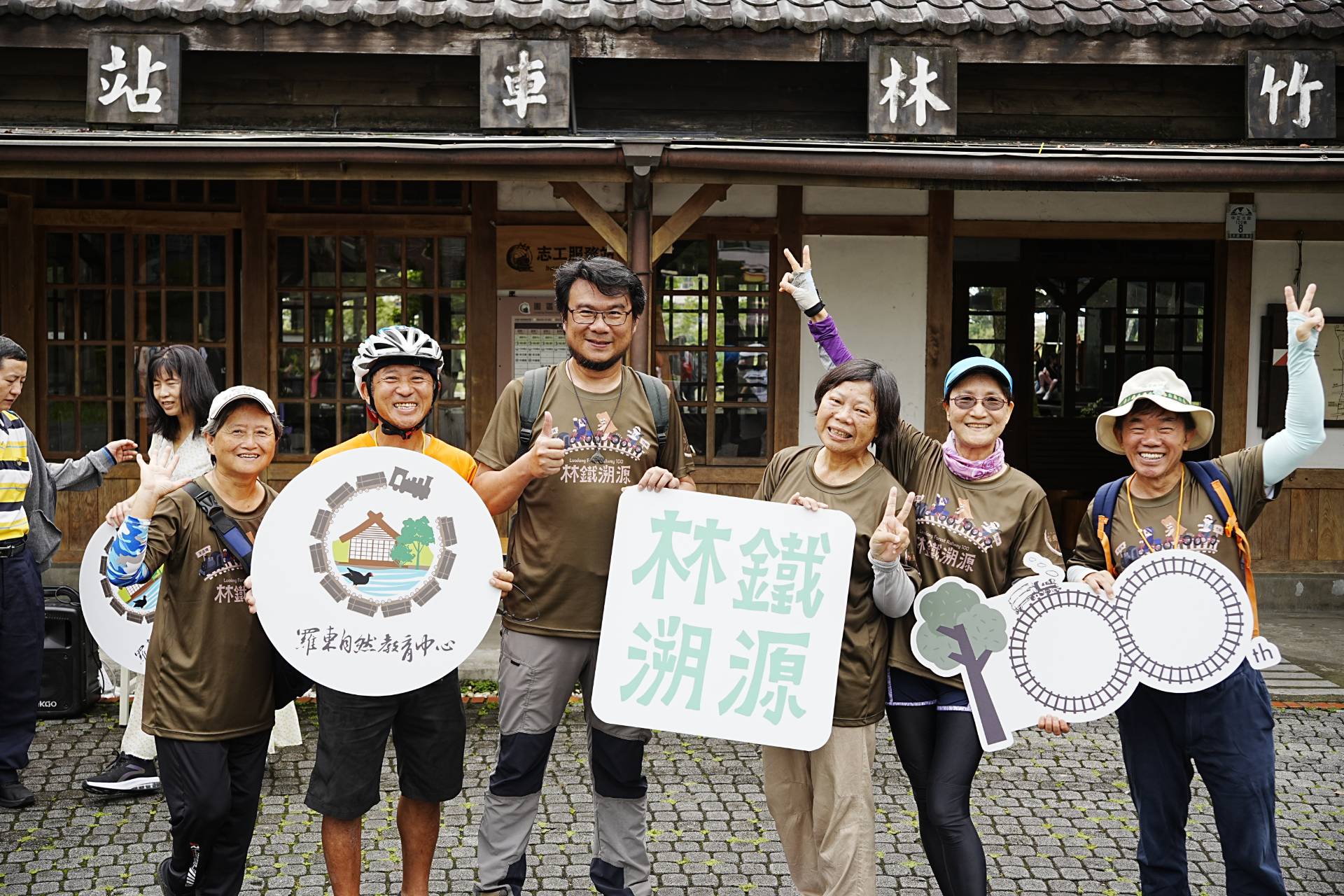 活動由鐵道達人彭彥哲領路，沿著林鐵遺跡，走訪太平山林業百年風華