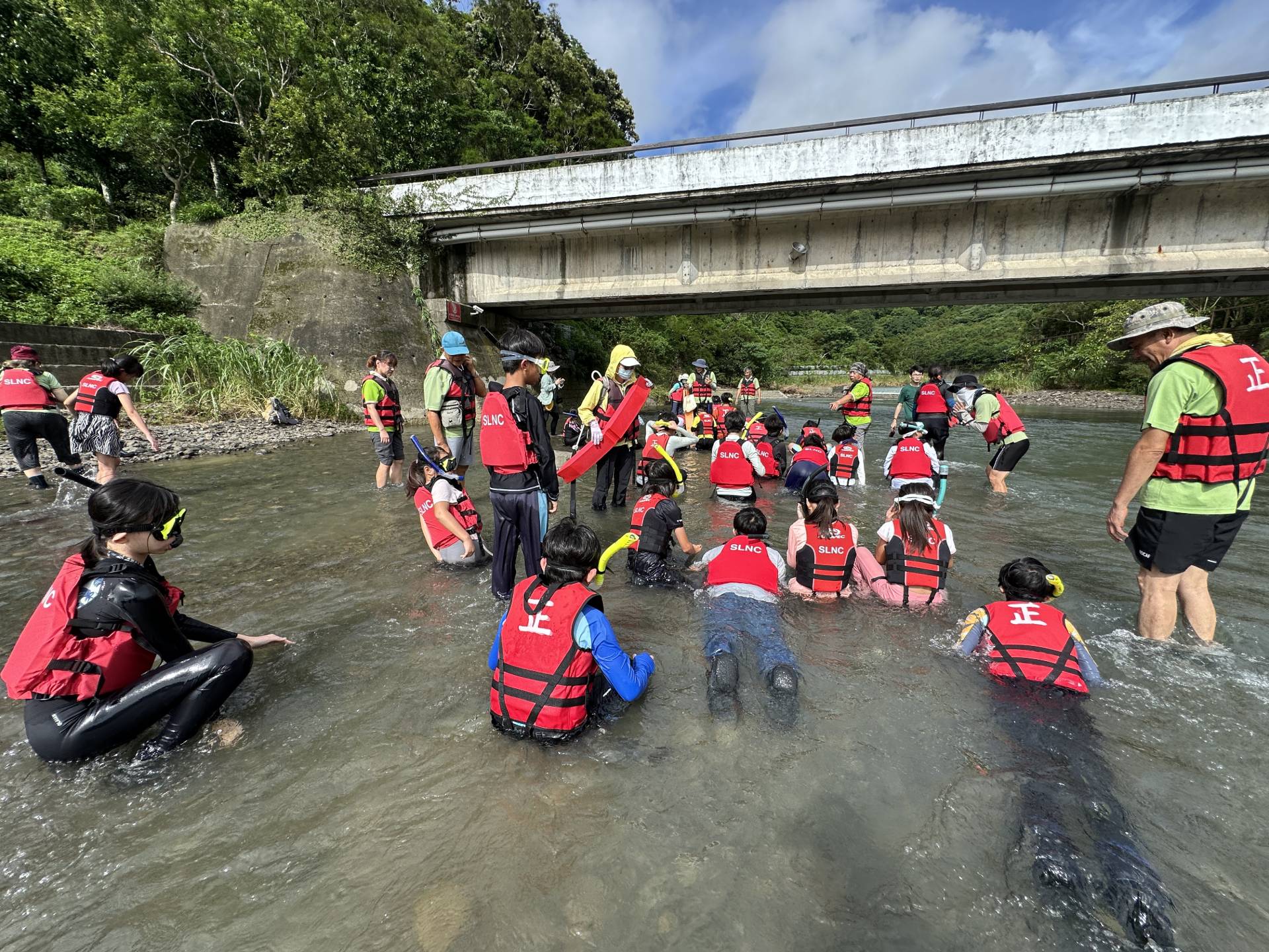準備下溪流趴溪囉 ! 