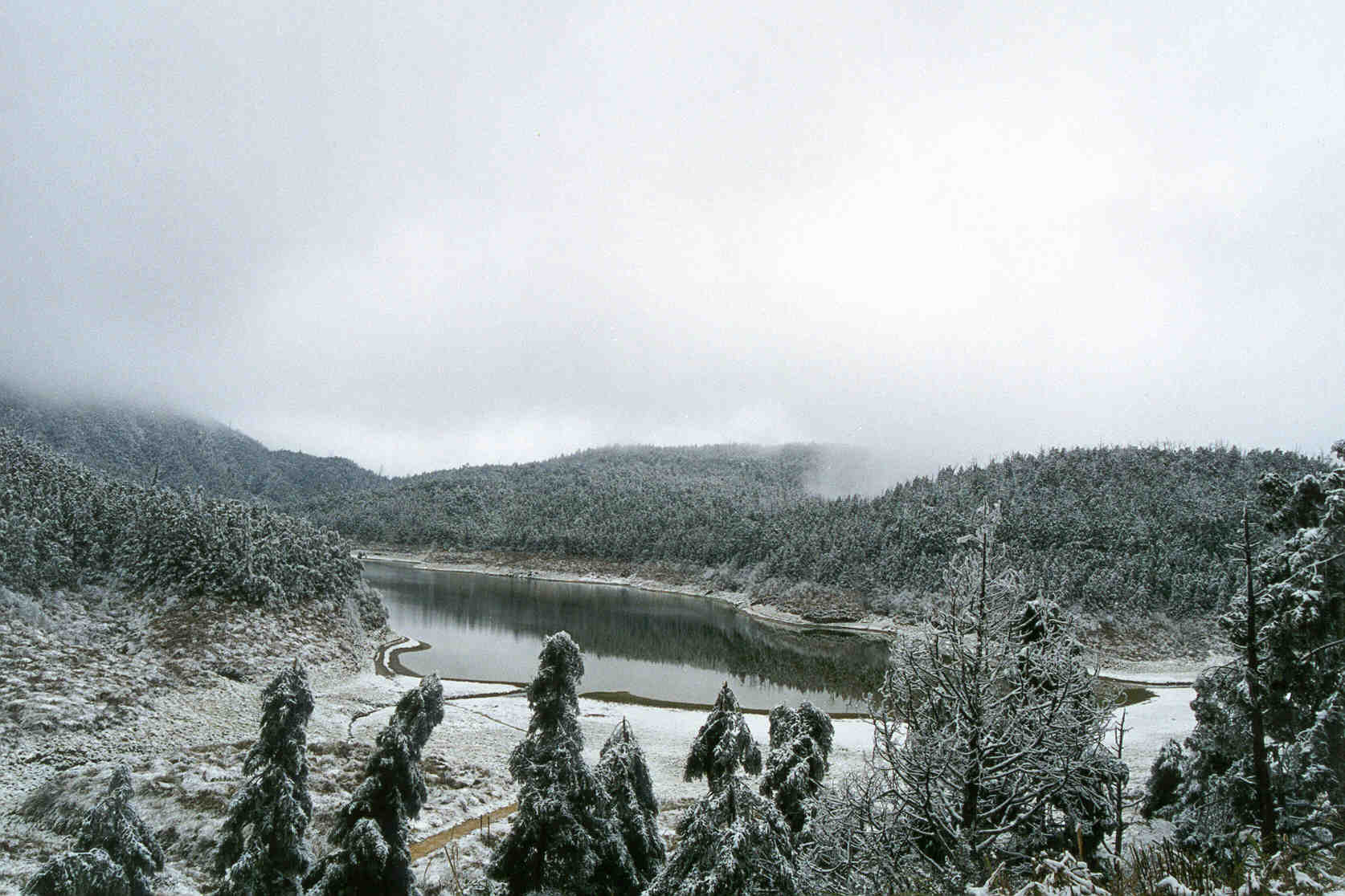 雪景-翠峰湖全景