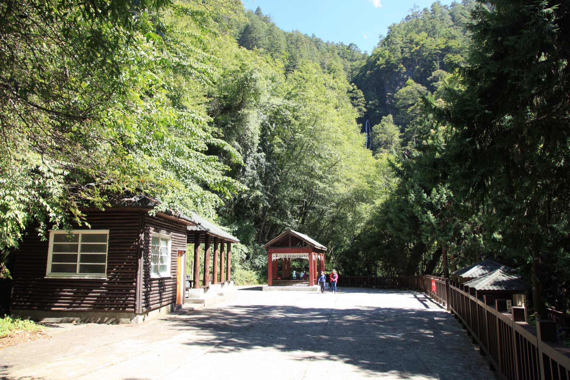 桃山瀑布前平台