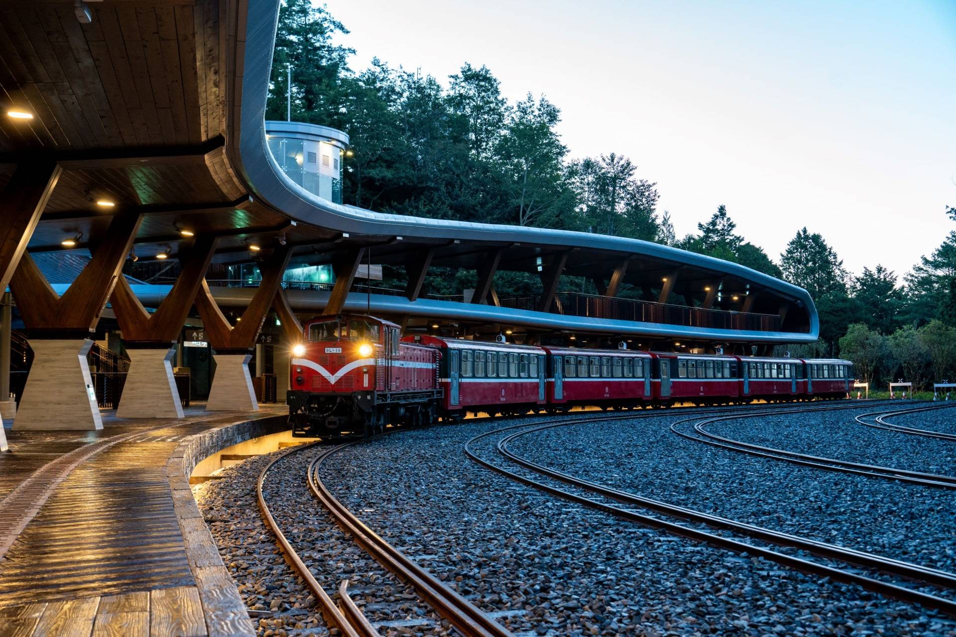 祝山車站