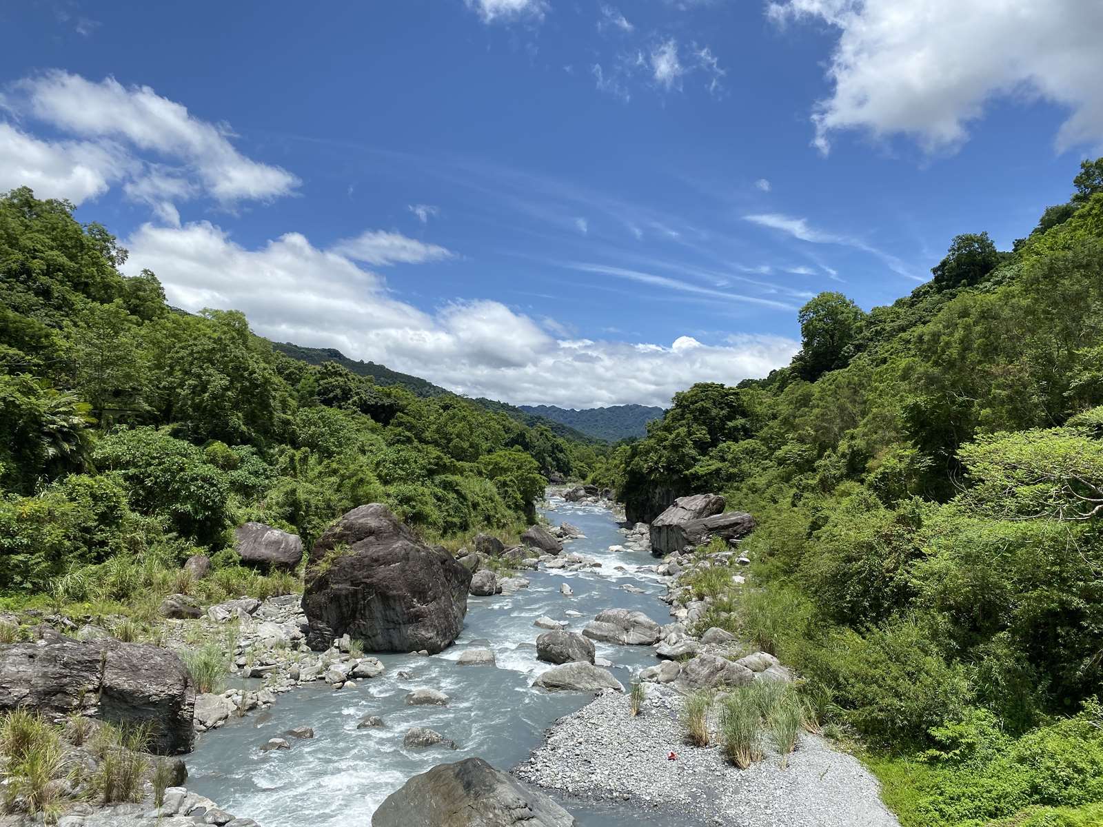 【水文】富源溪是遊樂區主要的溪流，溪谷景觀宜人。