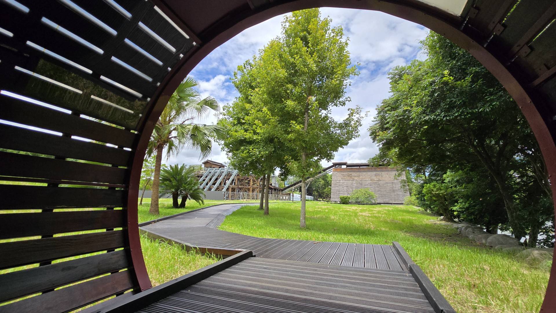 景觀橋與林產工業遺跡