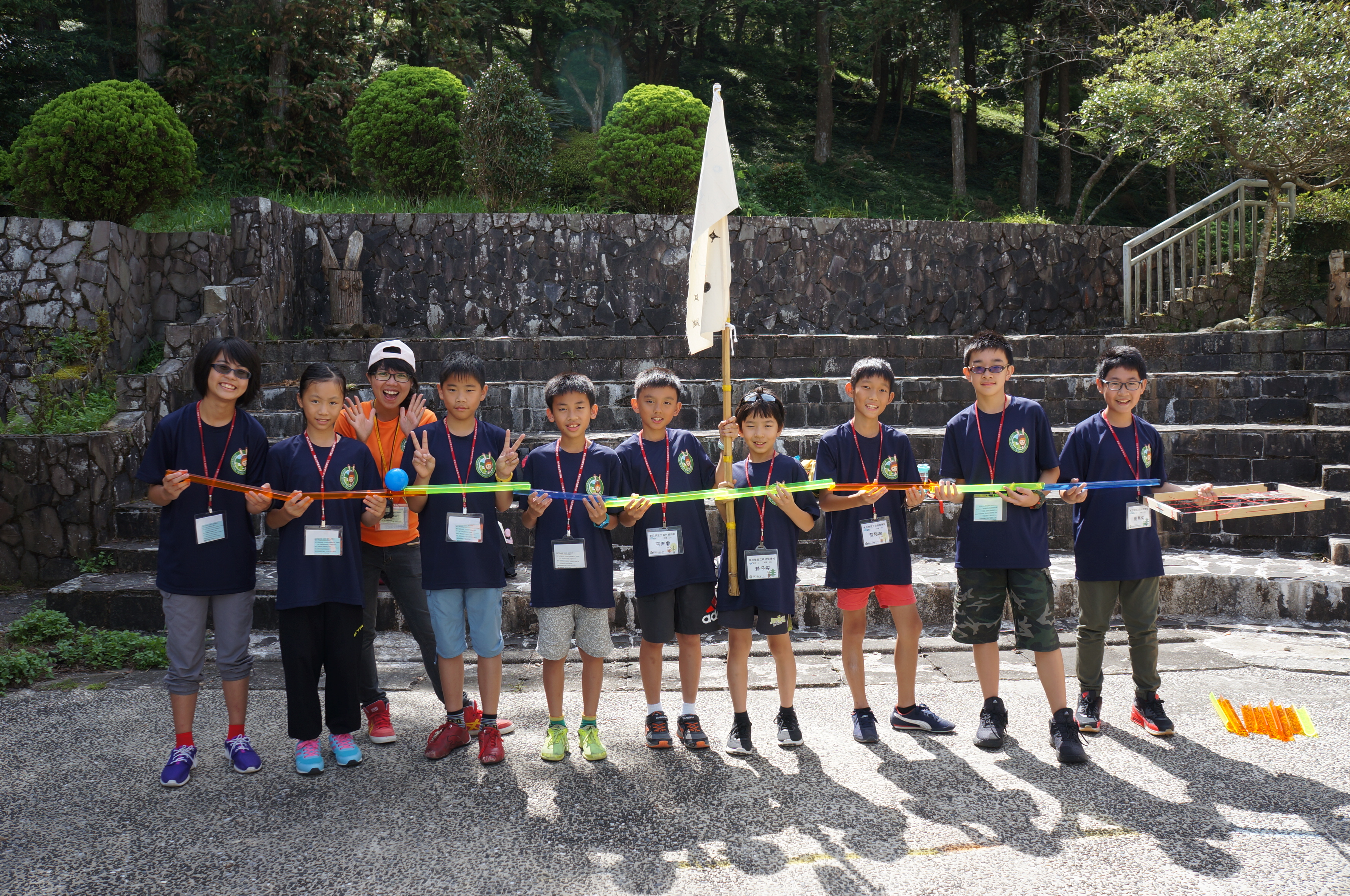 圖二、東忍學堂學員於園區內進行團隊合作活動