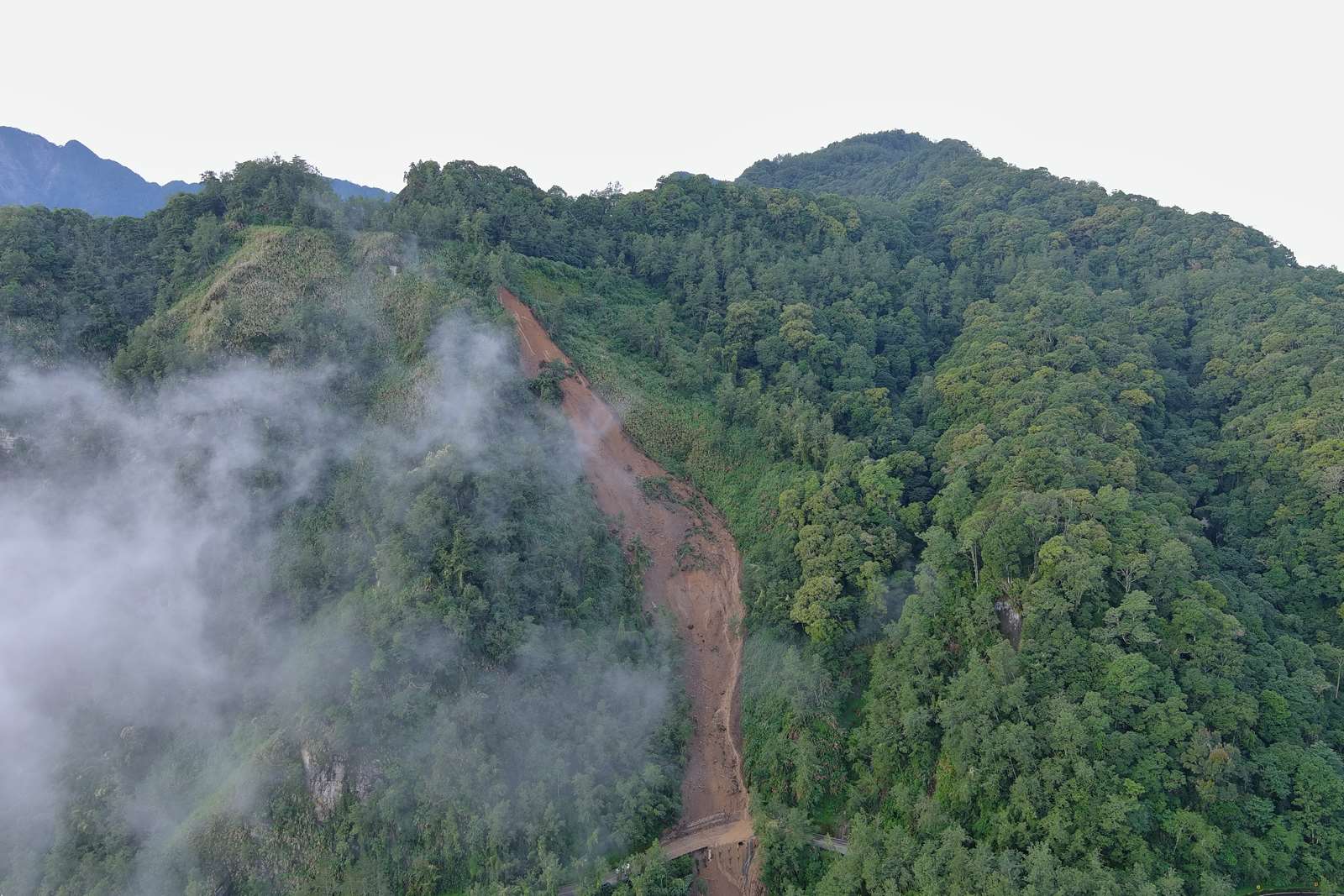 台21線132.3K邊坡坍方空拍照