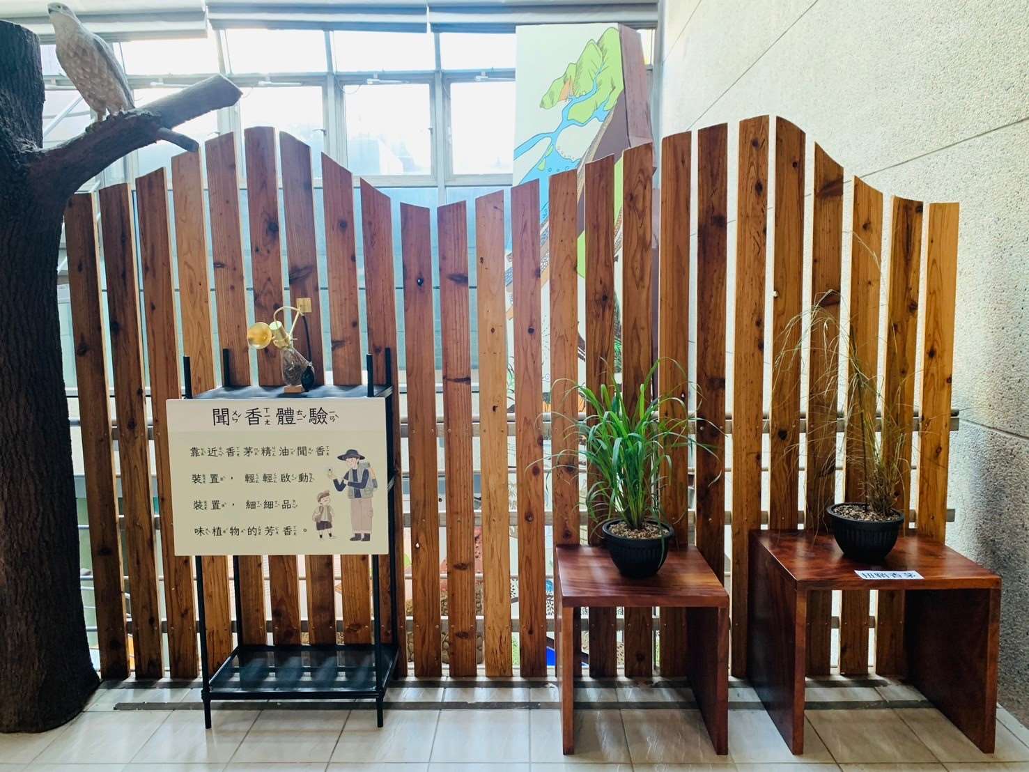 聞香三義特展的聞香體驗區，可體驗香茅純露的香味
