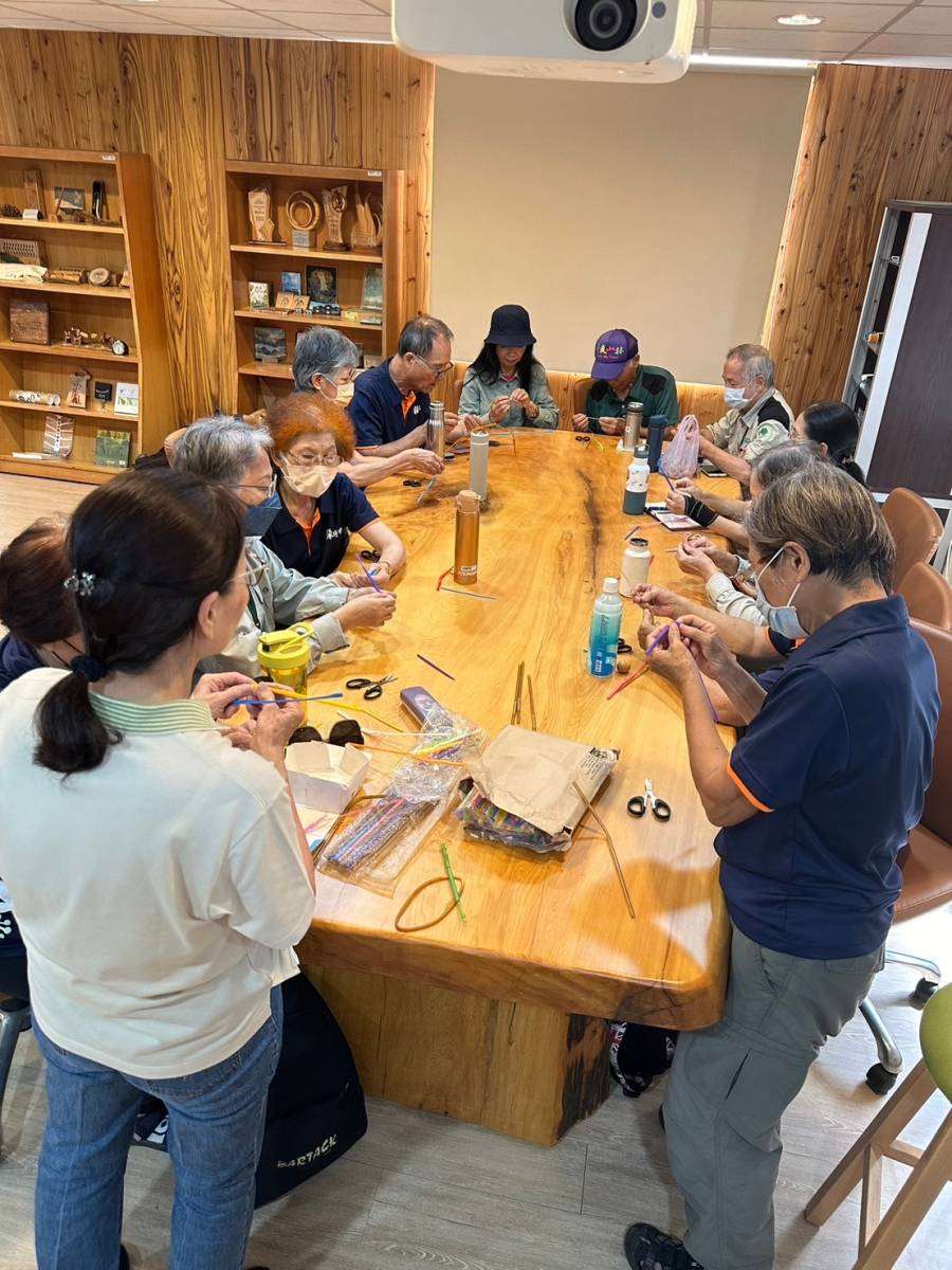 志工手作有溫度的宣導品