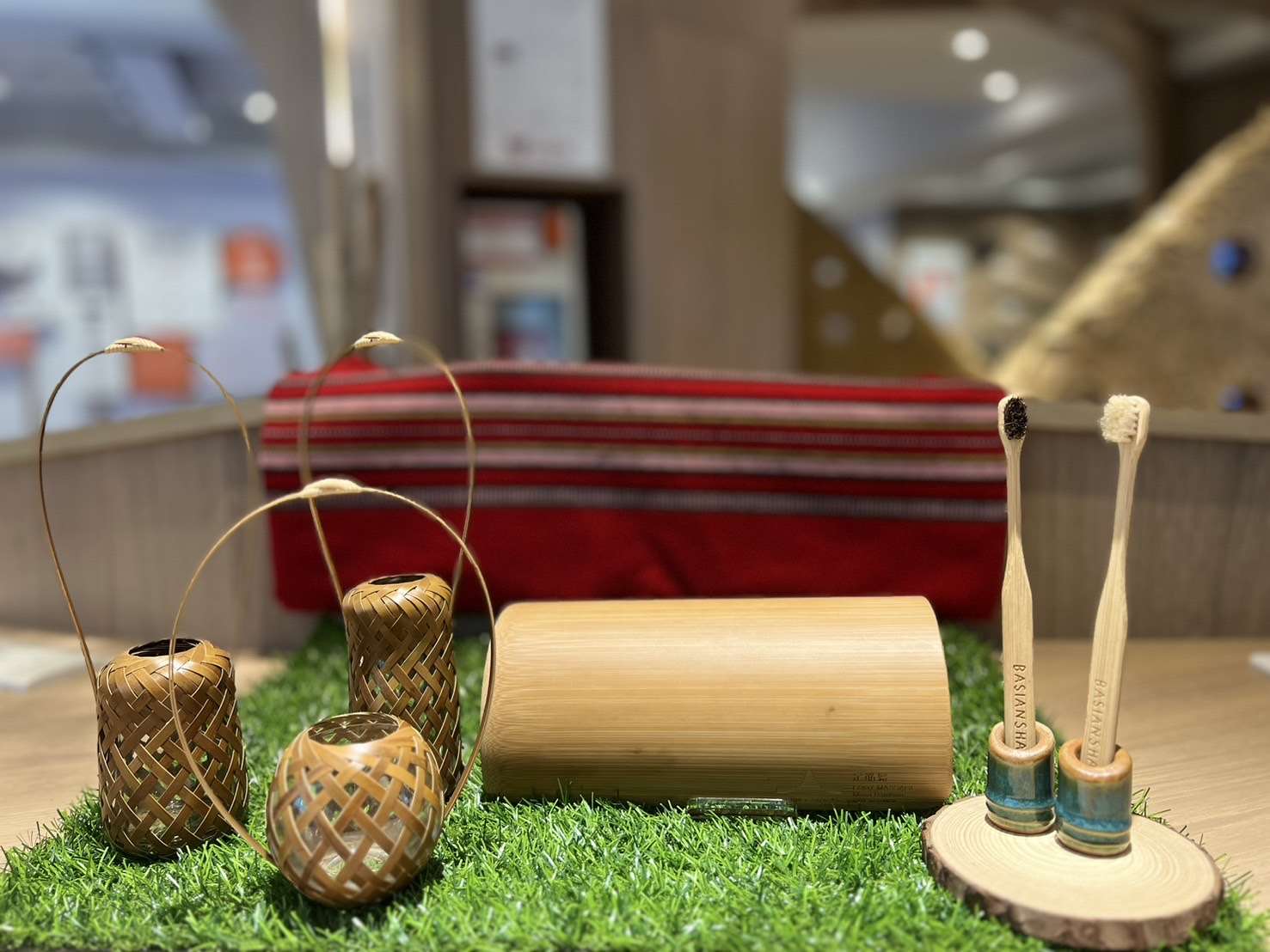 八仙山國家森林遊樂區新上市的竹編小花器，每款皆人工手編製