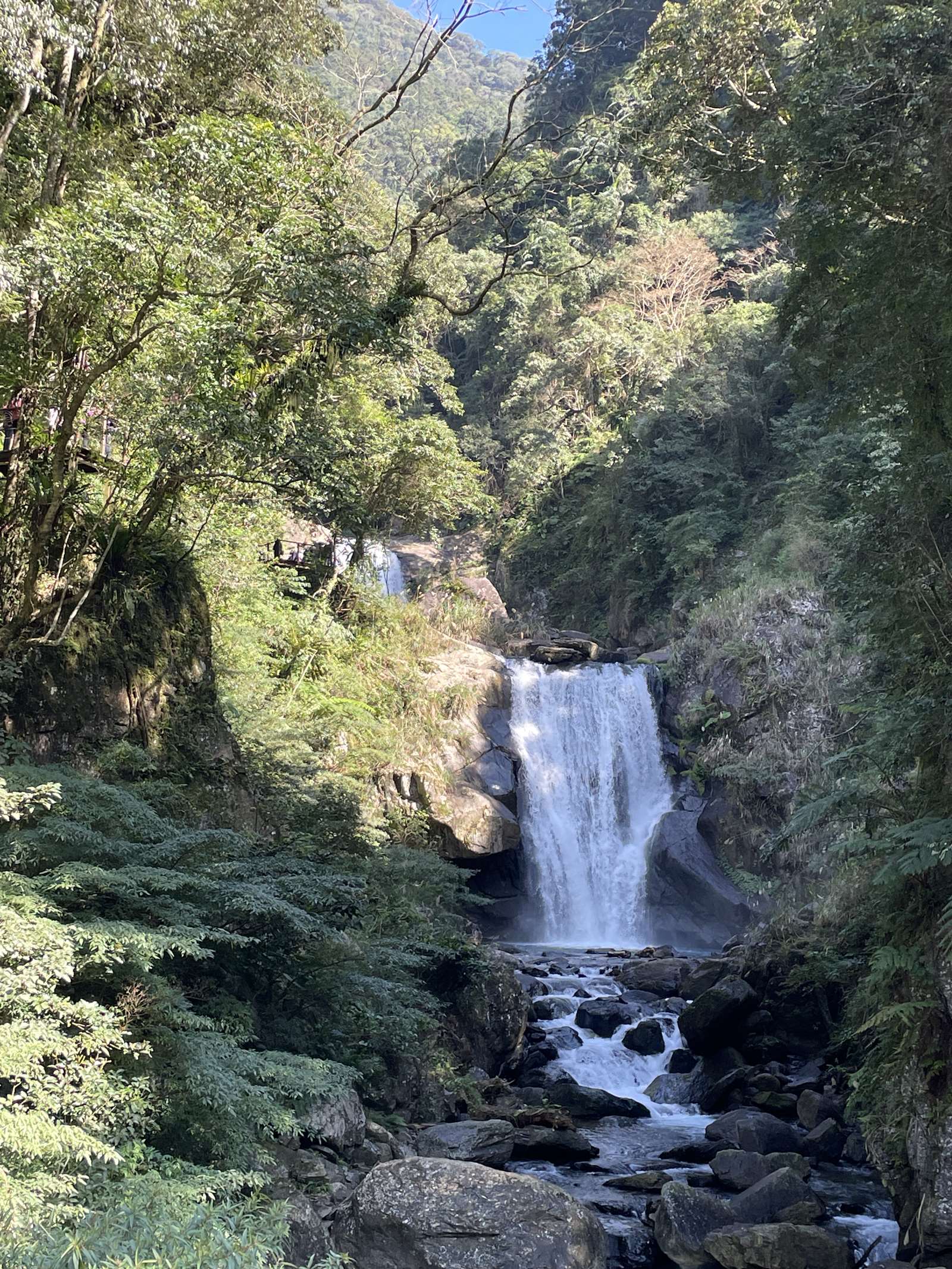 內洞瀑布蘊含充沛的負離子