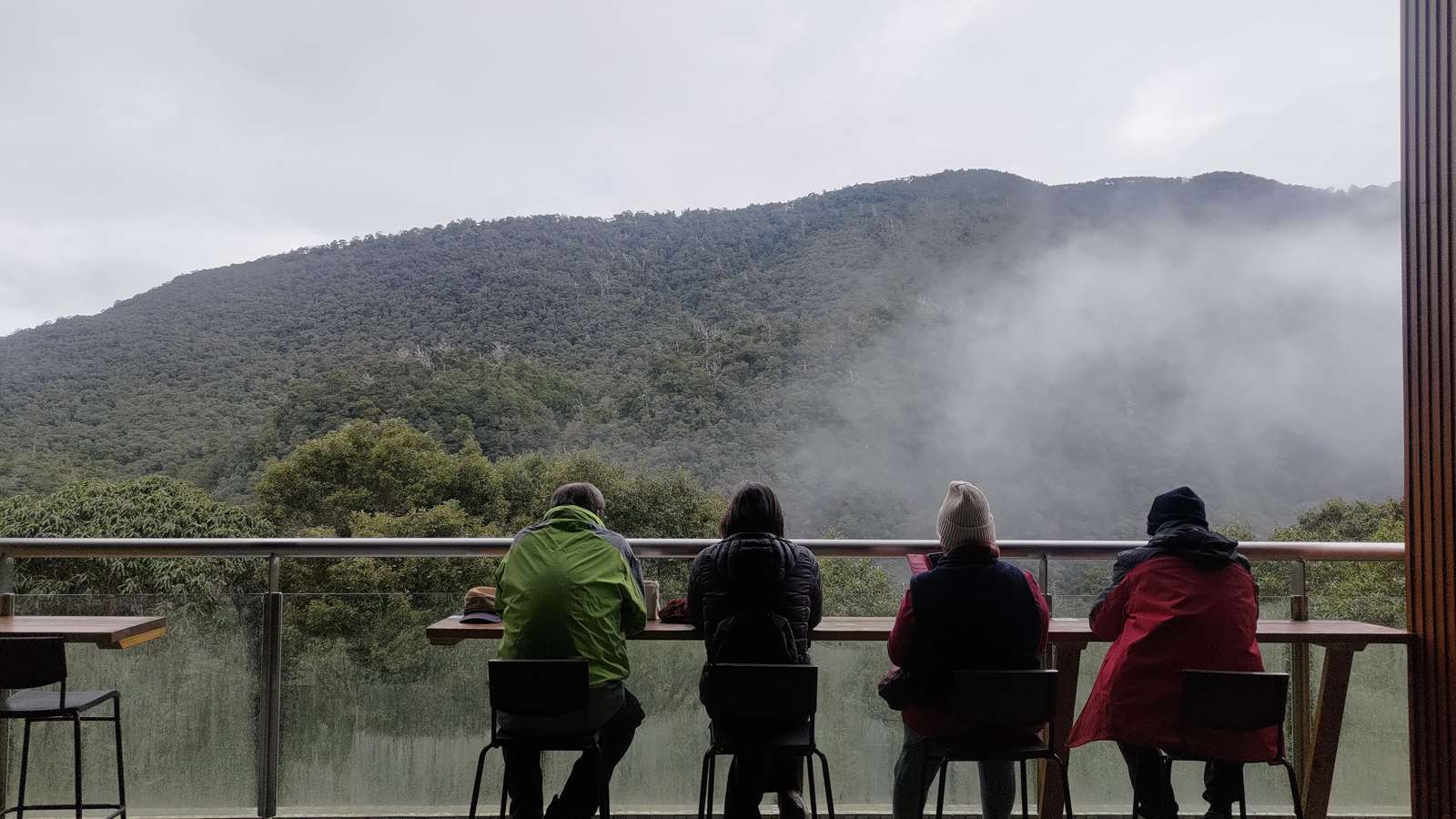 遊客中心可坐看山景
