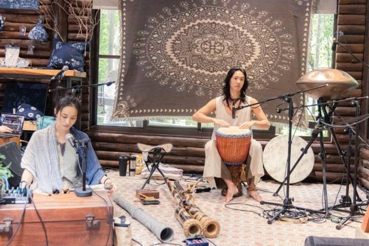 森林音樂家透過樂器、人聲展現療癒的森林之韻。