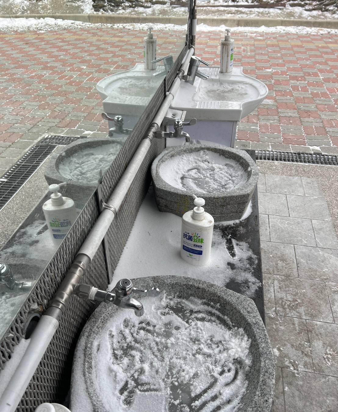 洗手台水管結冰