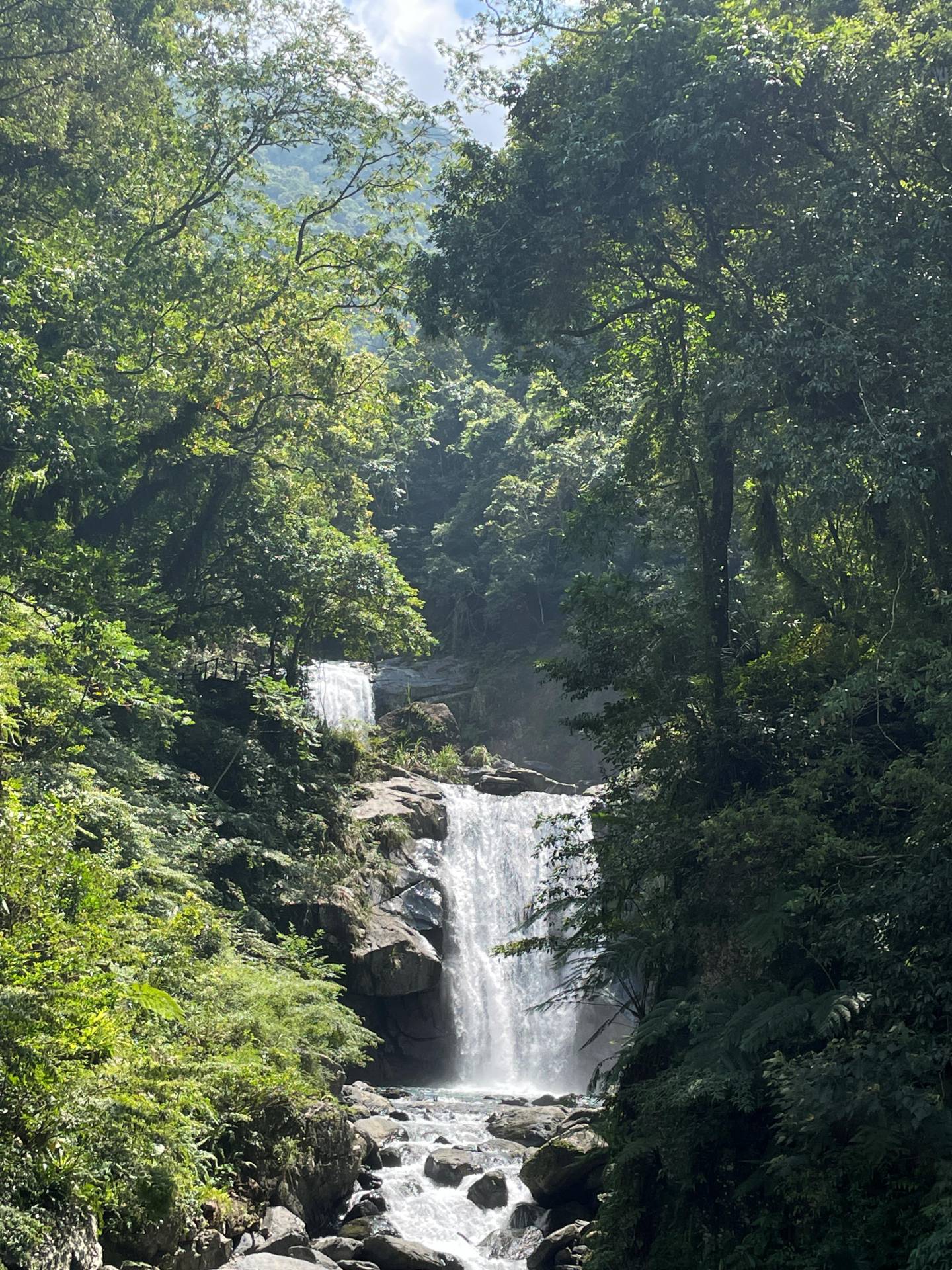 內洞瀑布蘊含充沛的負離子
