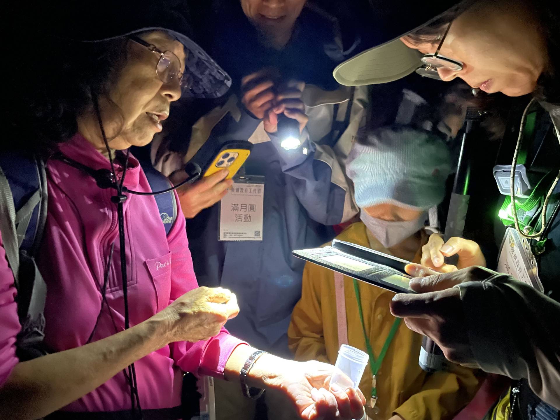 講師帶領認識螢火蟲生態