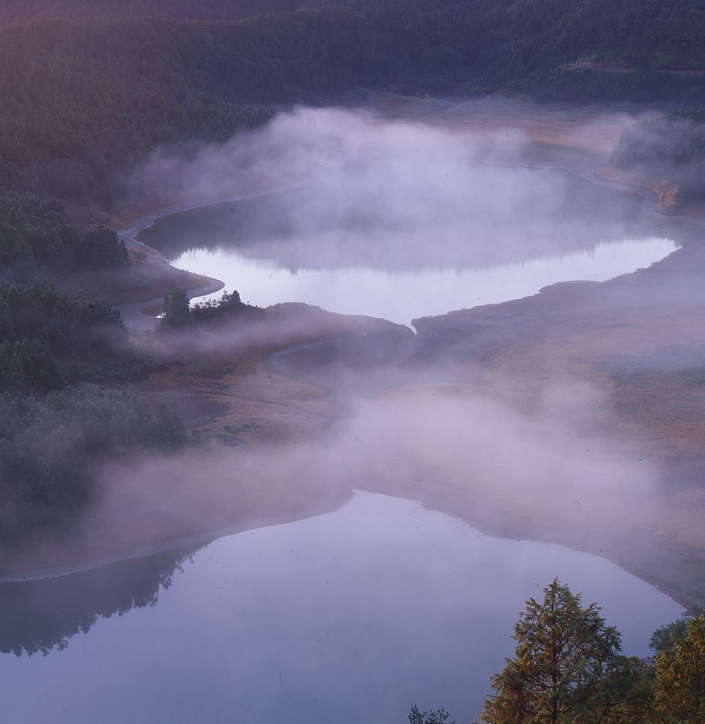 隨氣候變換景色的翠峰湖