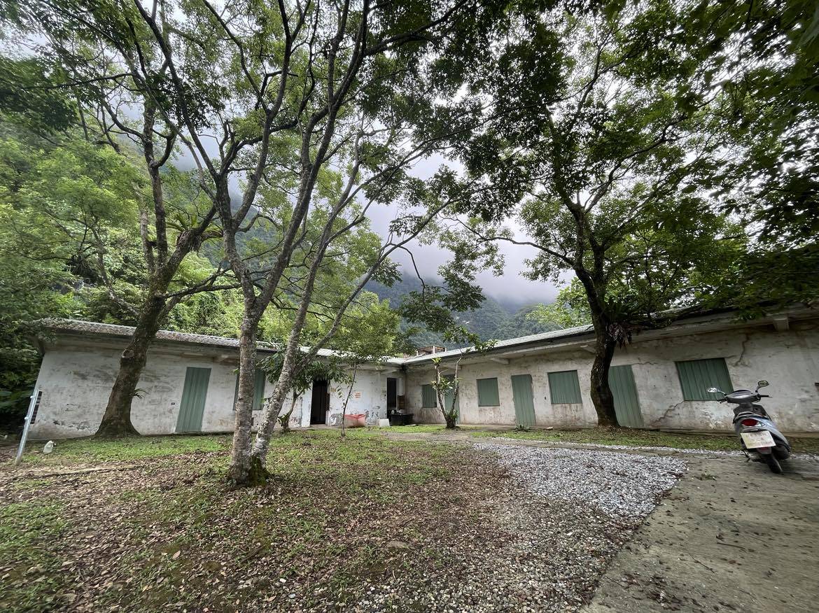 位於步道3K處的舊台泥辦公室